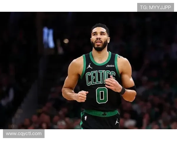 布朗称赞塔图姆积极参与客场比赛展现出色团队精神